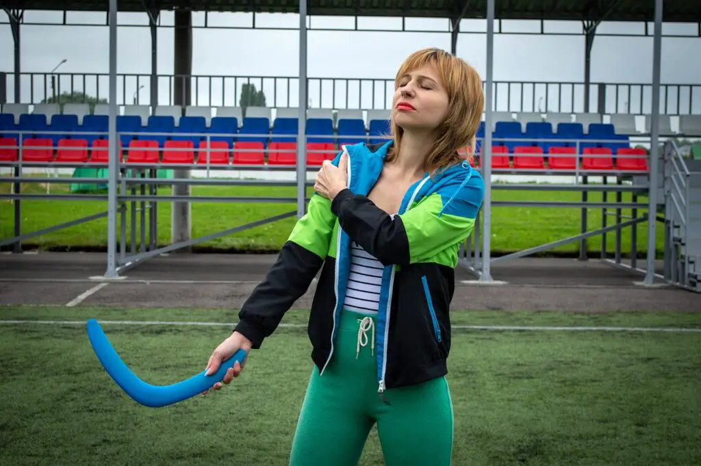 woman holding shoulder in pain about to throw boomerang